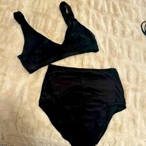 Lululemon Waterside V Swim Top High Waist Medium Coverage Bottom XS - BLACK
